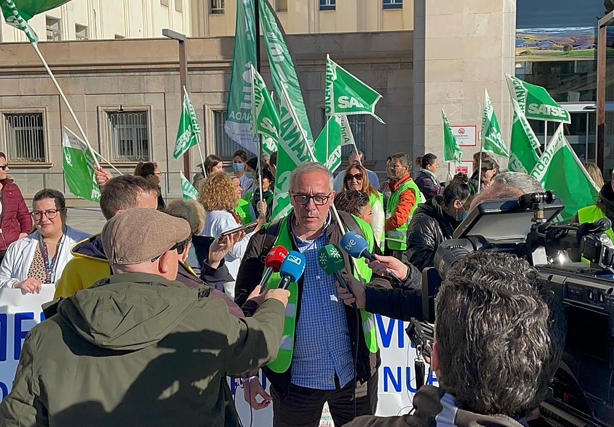 SATSE denuncia que 450 sanitarios de Granada aún no saben si renovarán contrato en siete días