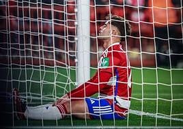 Óscar Melendo, frustrado bajo la portería de Oblak.