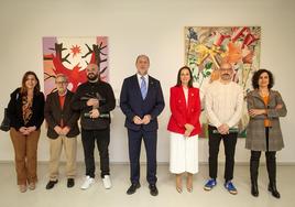 Agus Díaz Vázquez e Ignacio Estudillo Pérez junto al rector, miembros de su equipo de gobierno y jurado.