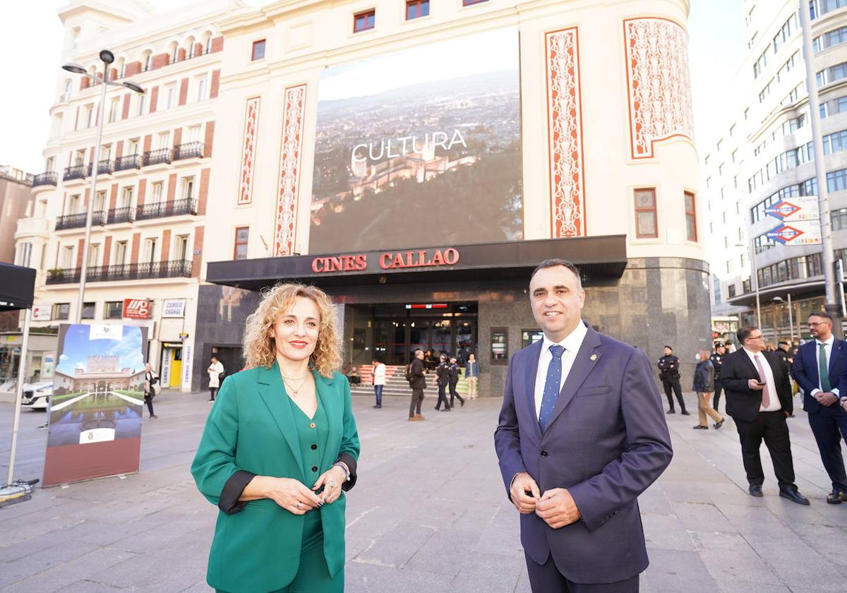 La provincia de Granada se promociona durante FITUR 2024 en las grandes pantallas de la Plaza del Callao de Madrid.