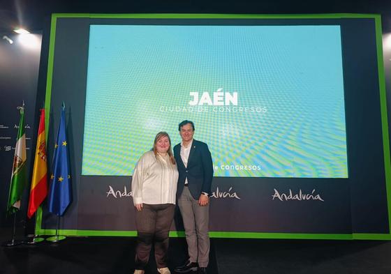 La concejal Carmen Rueda y el alcalde, Agustín González.