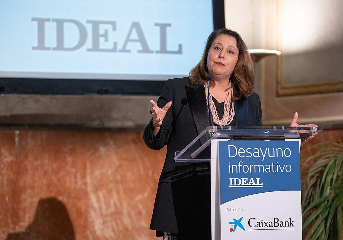 La consejera de Agricultura, Carmen Crespo, expone la política hídrica de la Junta en el desayuno de IDEAL.