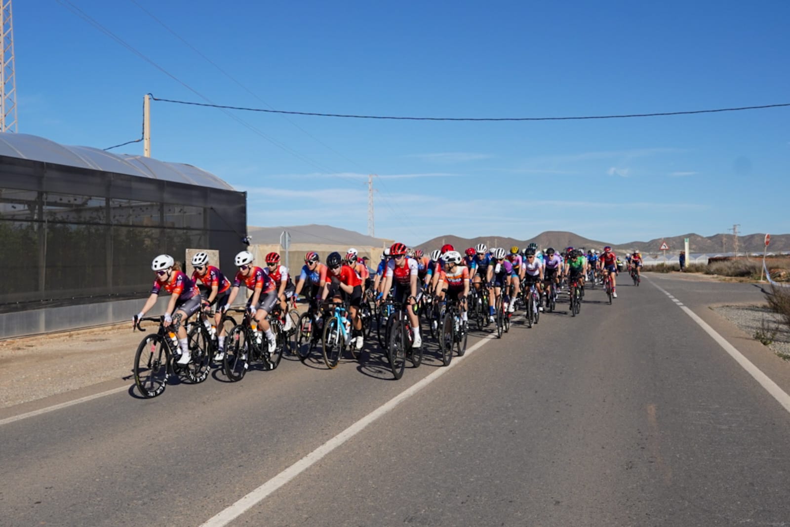 El pelotón se fracturó en Níjar