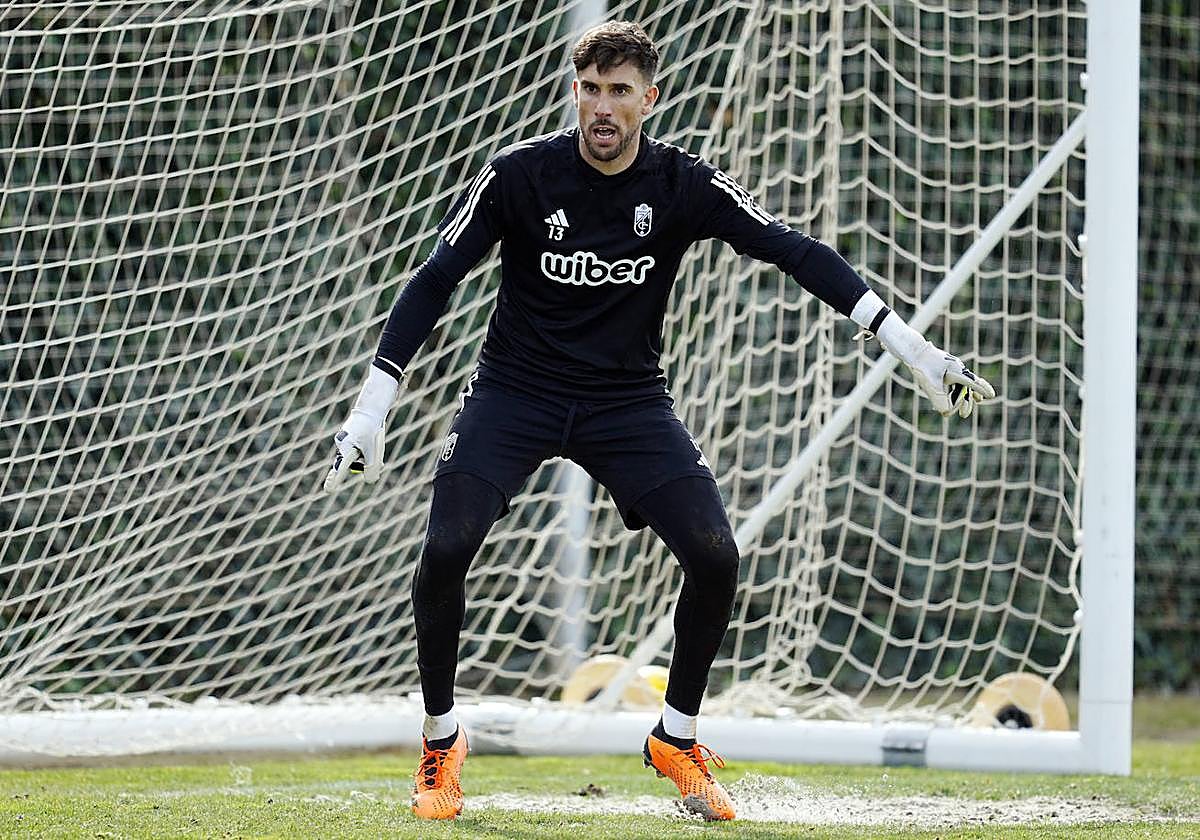 Marc Martínez, entrenando con el Granada.
