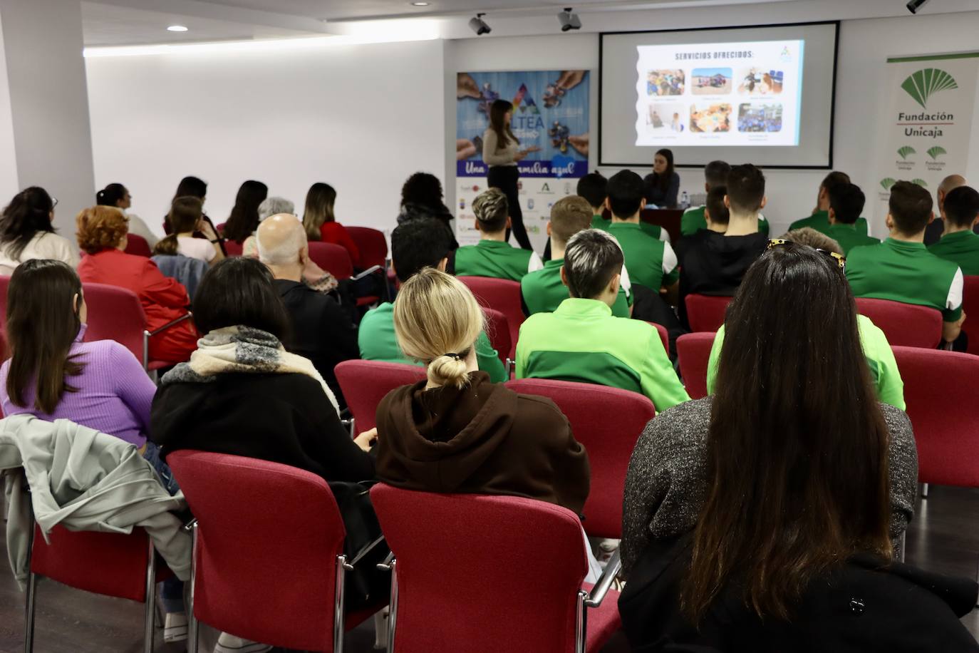 Unicaja Costa de Almería quiere dar visibilidad al autismo