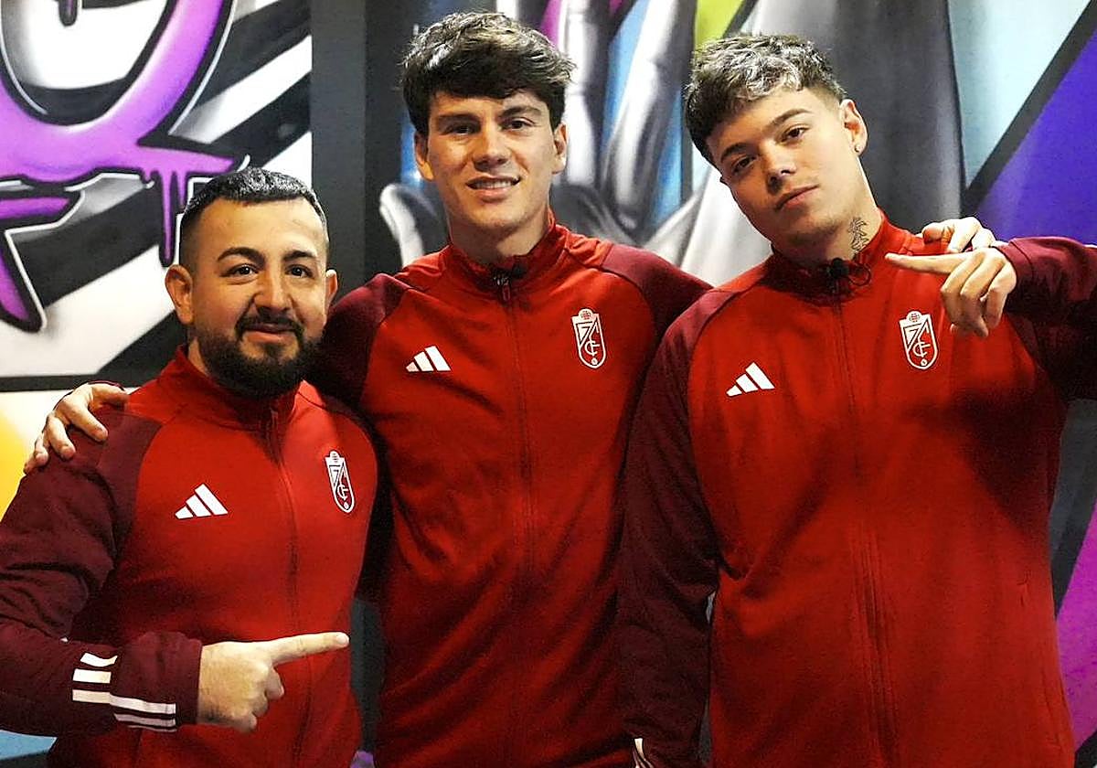 Facundo Pellistri, junto al 'youtuber' Papigavi y el cantante Saiko.