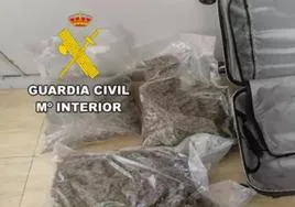 Detenido un vecino de Granada que conducía en la A-44 con tres kilos de marihuana en la maleta.
