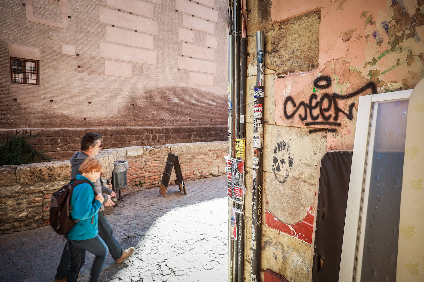 Las imágenes de nuevos actos vandálicos en el patrominio de Granada