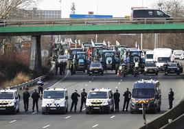 Tractores de agricultores franceses durante la protesta.