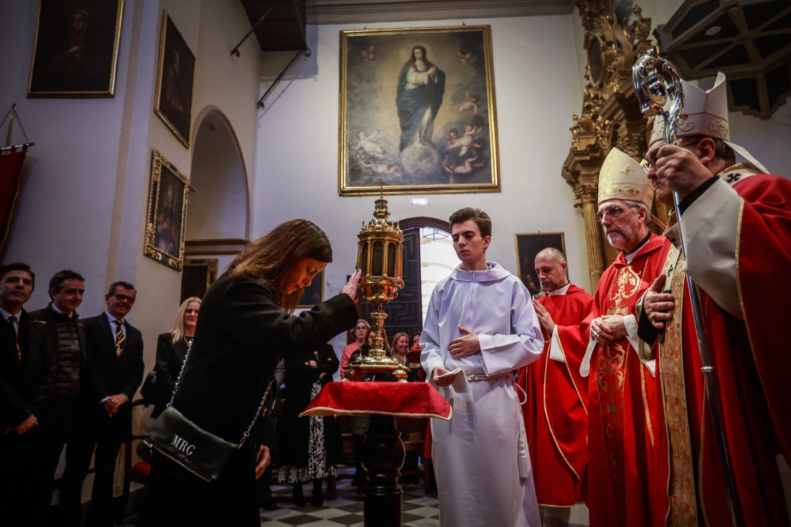 Las imágenes de la celebración de San Cecilio en Granada: salaíllas y habas para todos