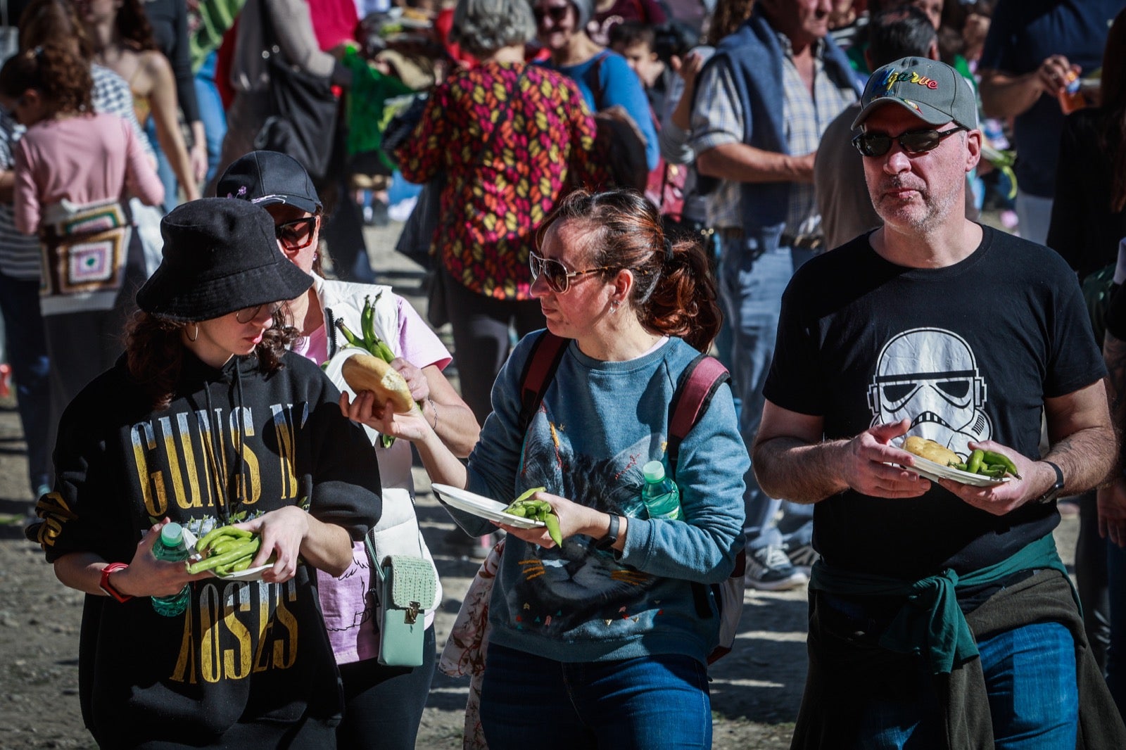 Las imágenes de la celebración de San Cecilio en Granada: salaíllas y habas para todos