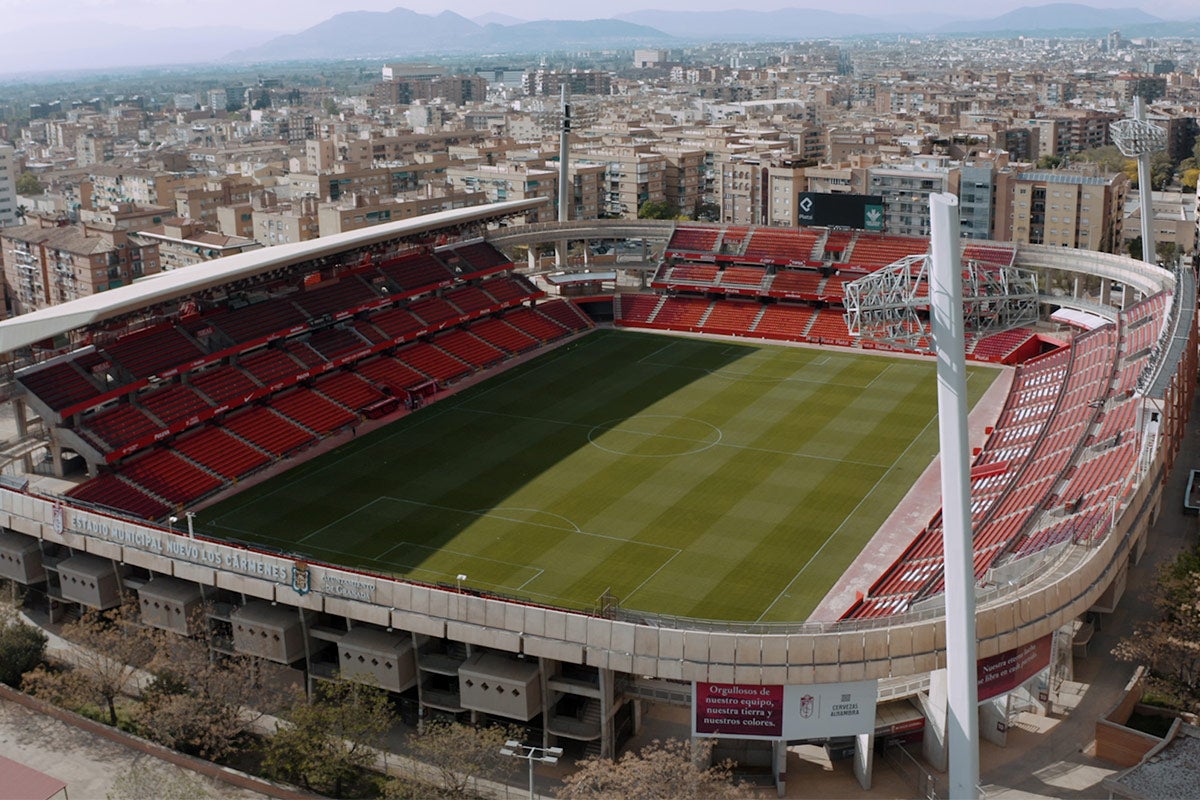 Estadio Nuevo los Cármenes, donde jugará este domingo el Linares Deportivo.