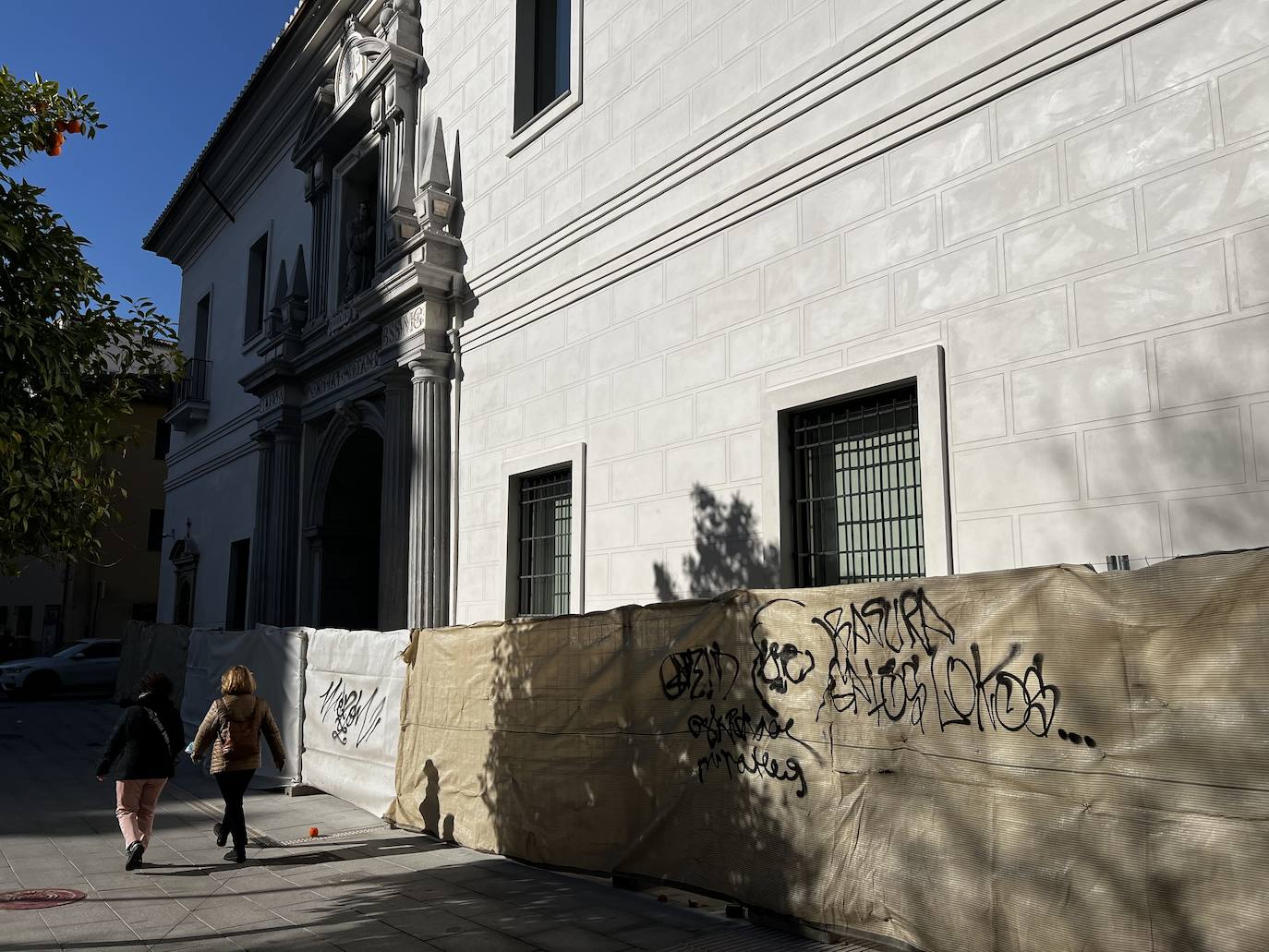 Las imágenes del centro de Granada lleno de grafitis