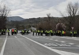 Cortes intermitentes en la A-401, en Huelma.