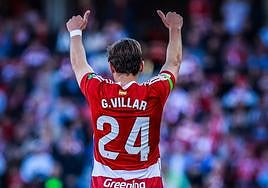 Gonzalo Villar hace un gesto positivo a uno de sus compañeros durante el partido contra Las Palmas.