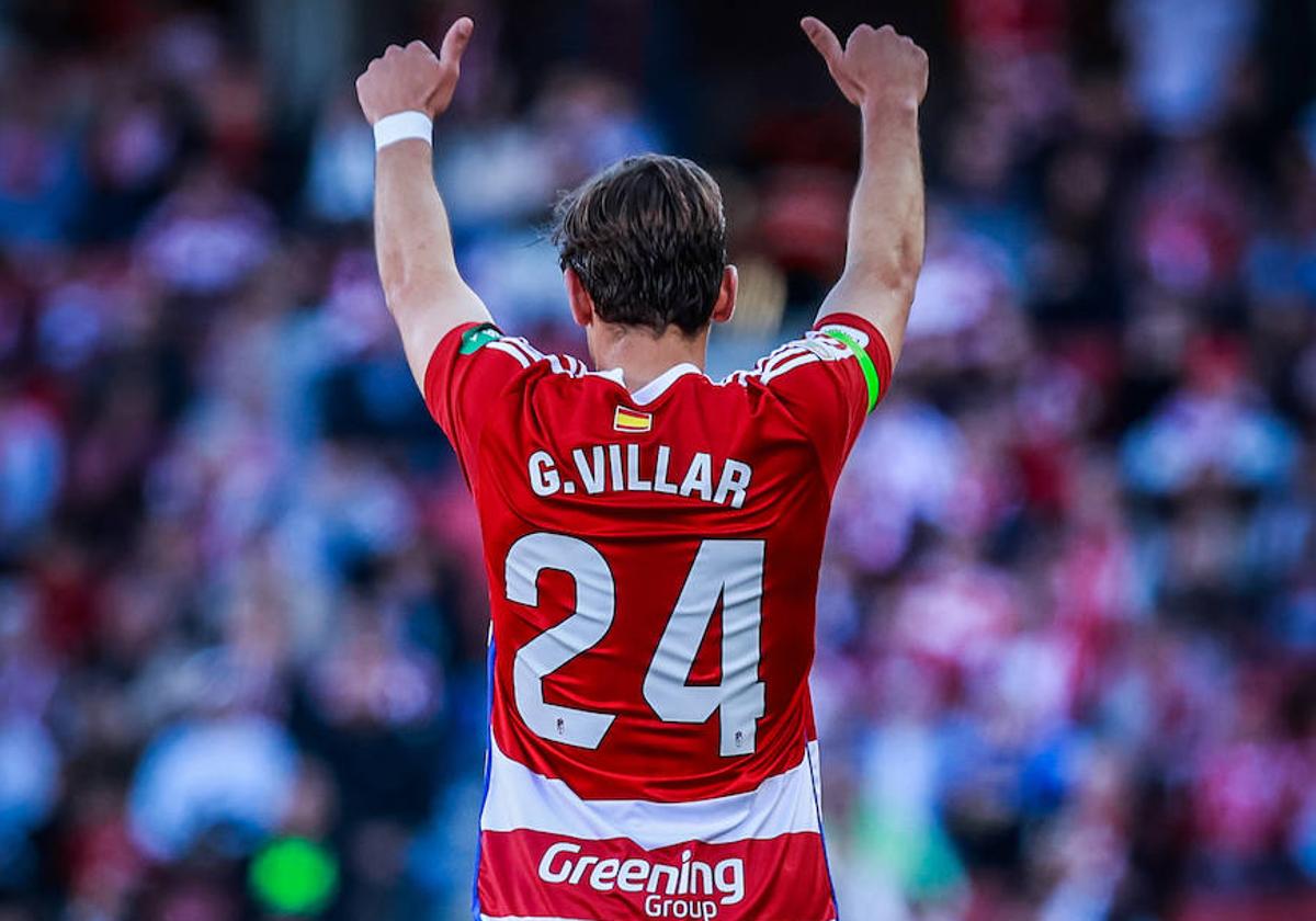 Gonzalo Villar hace un gesto positivo a uno de sus compañeros durante el partido contra Las Palmas.