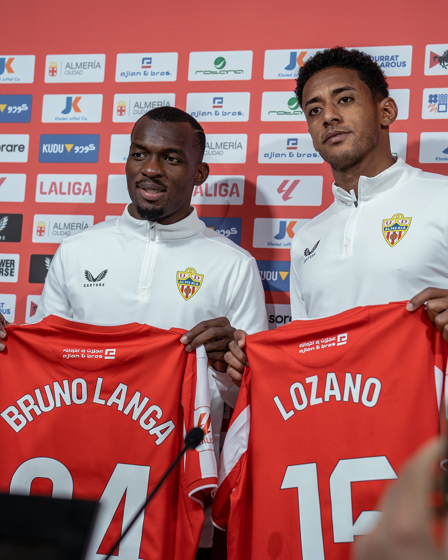 Langa y 'El Choco' Lozano durante su presentación con el Almería.