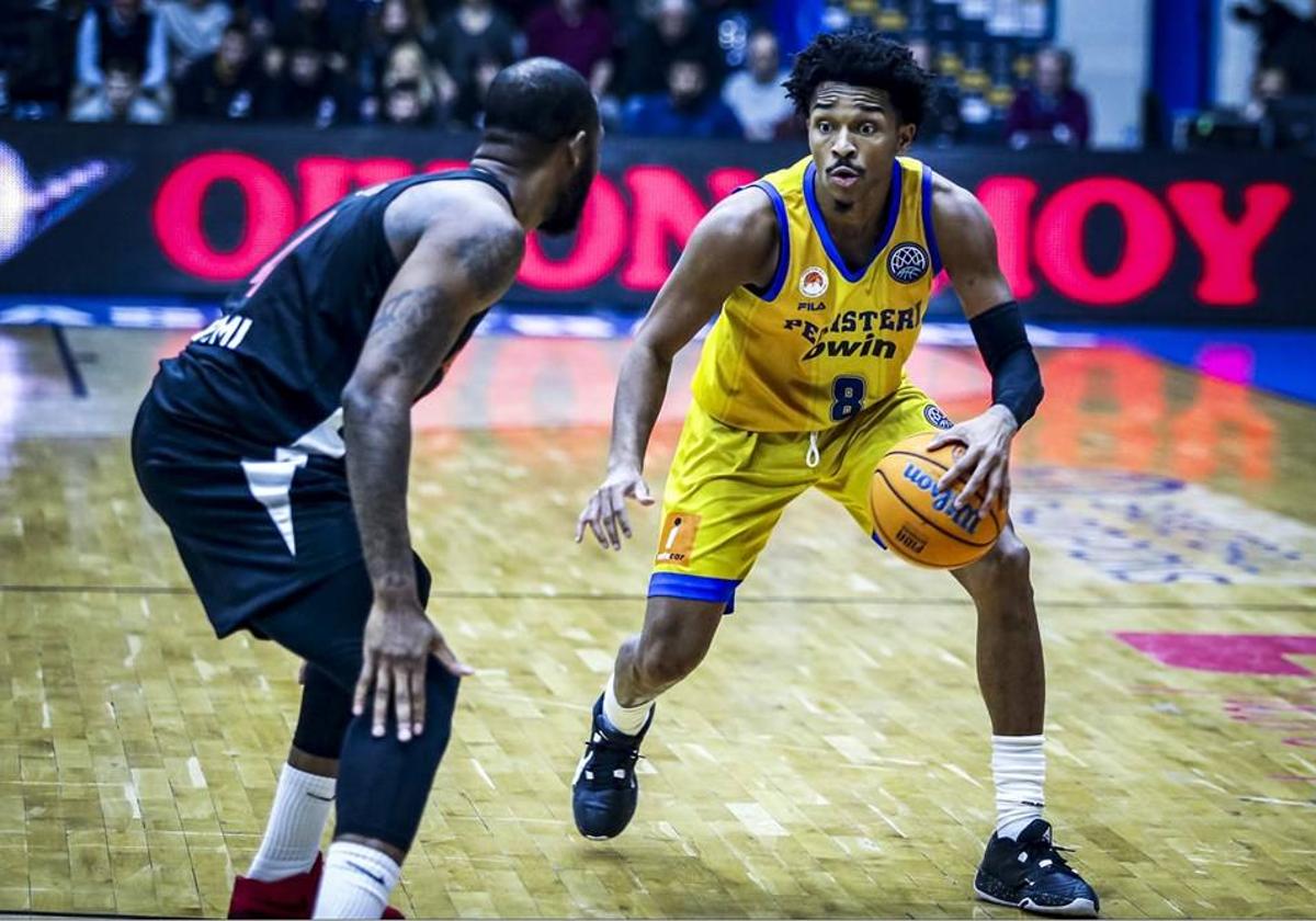 Jaylen Hands, con el balón en el Peristeri.