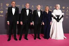 La alcaldesa de Granada, Marifrán Carazo (segunda por la derecha), en la Gala de los Goya.