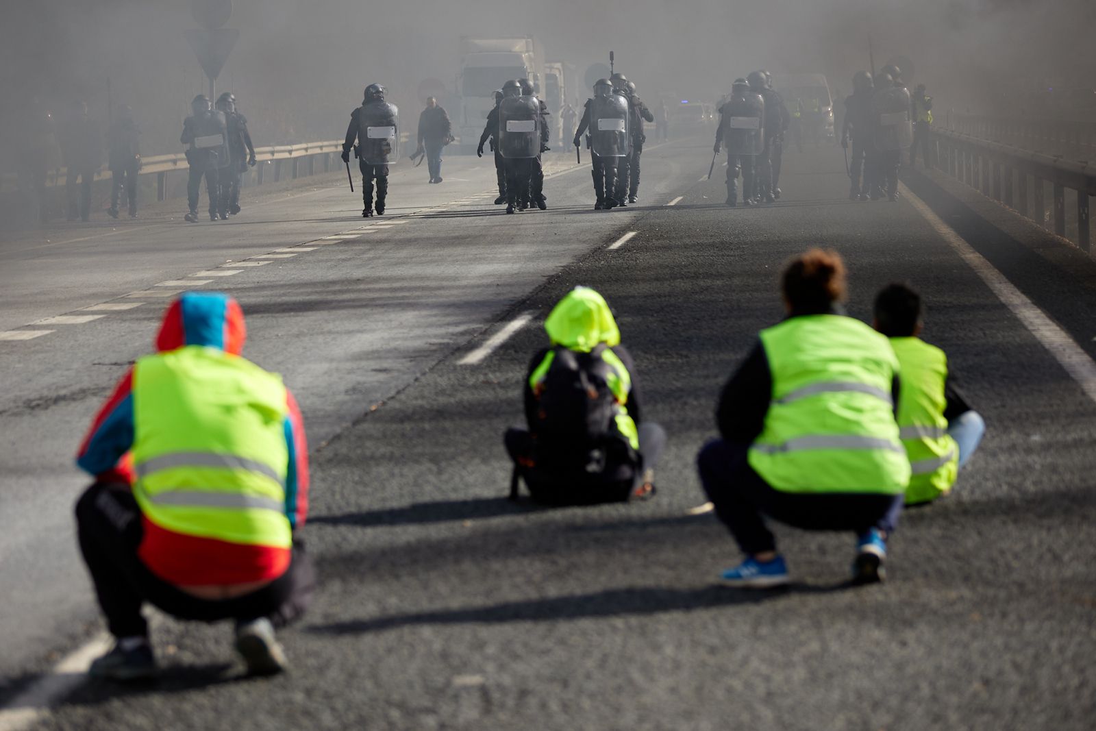 Las protestas de los agricultores de la A-92 en Huétor Tájar, en imágenes