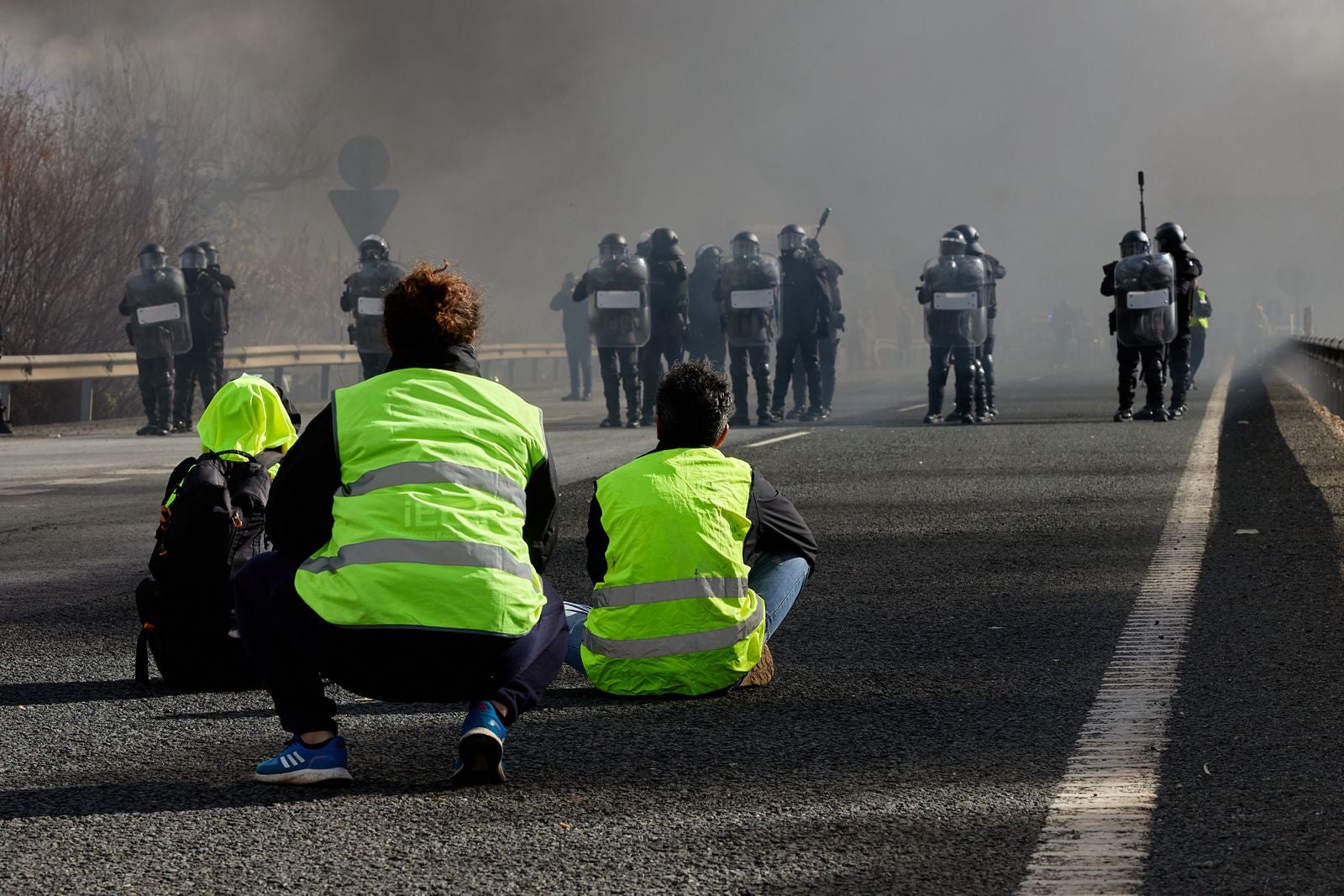 Las protestas de los agricultores de la A-92 en Huétor Tájar, en imágenes