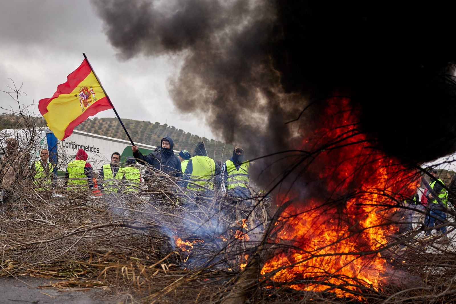 Las protestas de los agricultores de la A-92 en Huétor Tájar, en imágenes