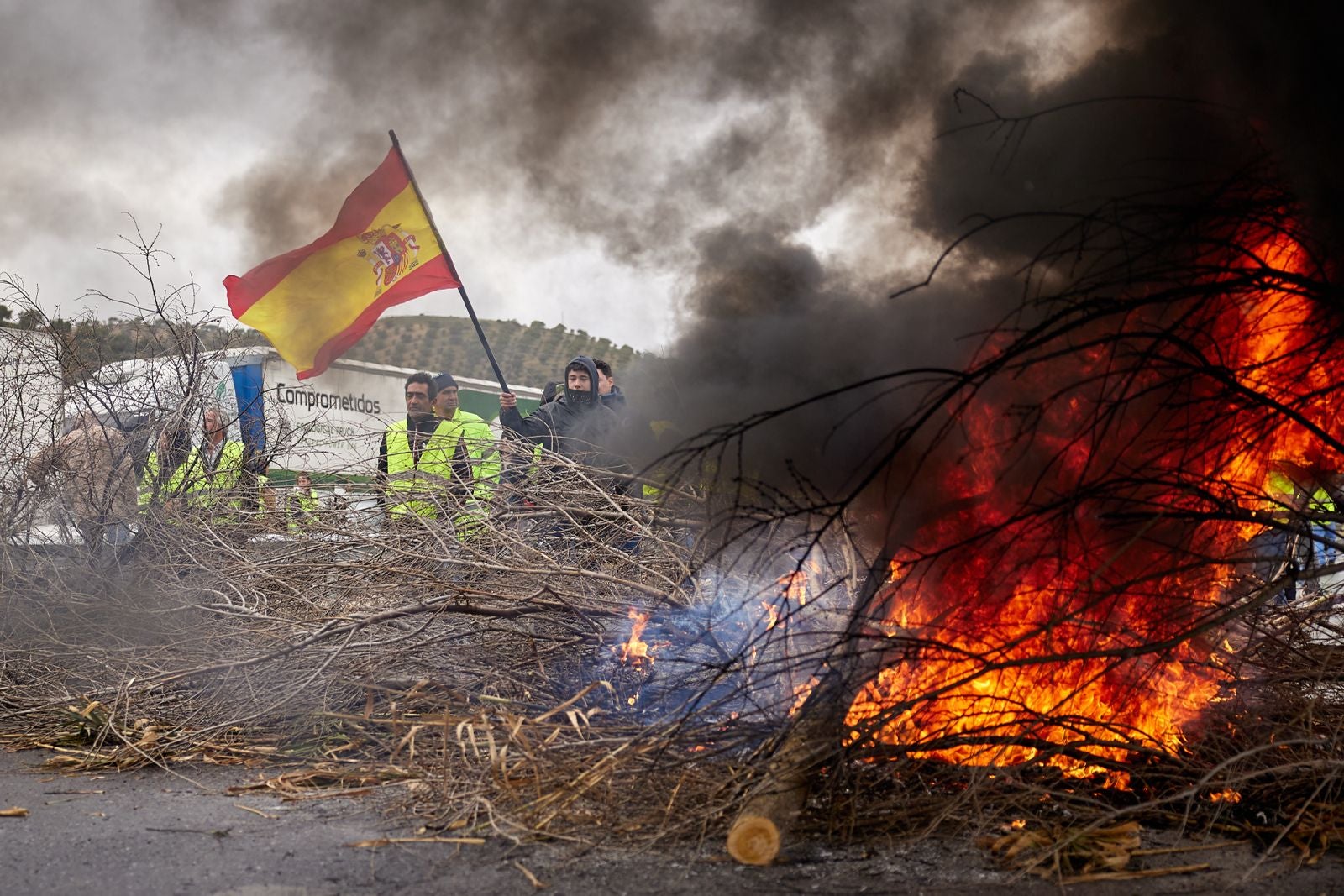 Las protestas de los agricultores de la A-92 en Huétor Tájar, en imágenes