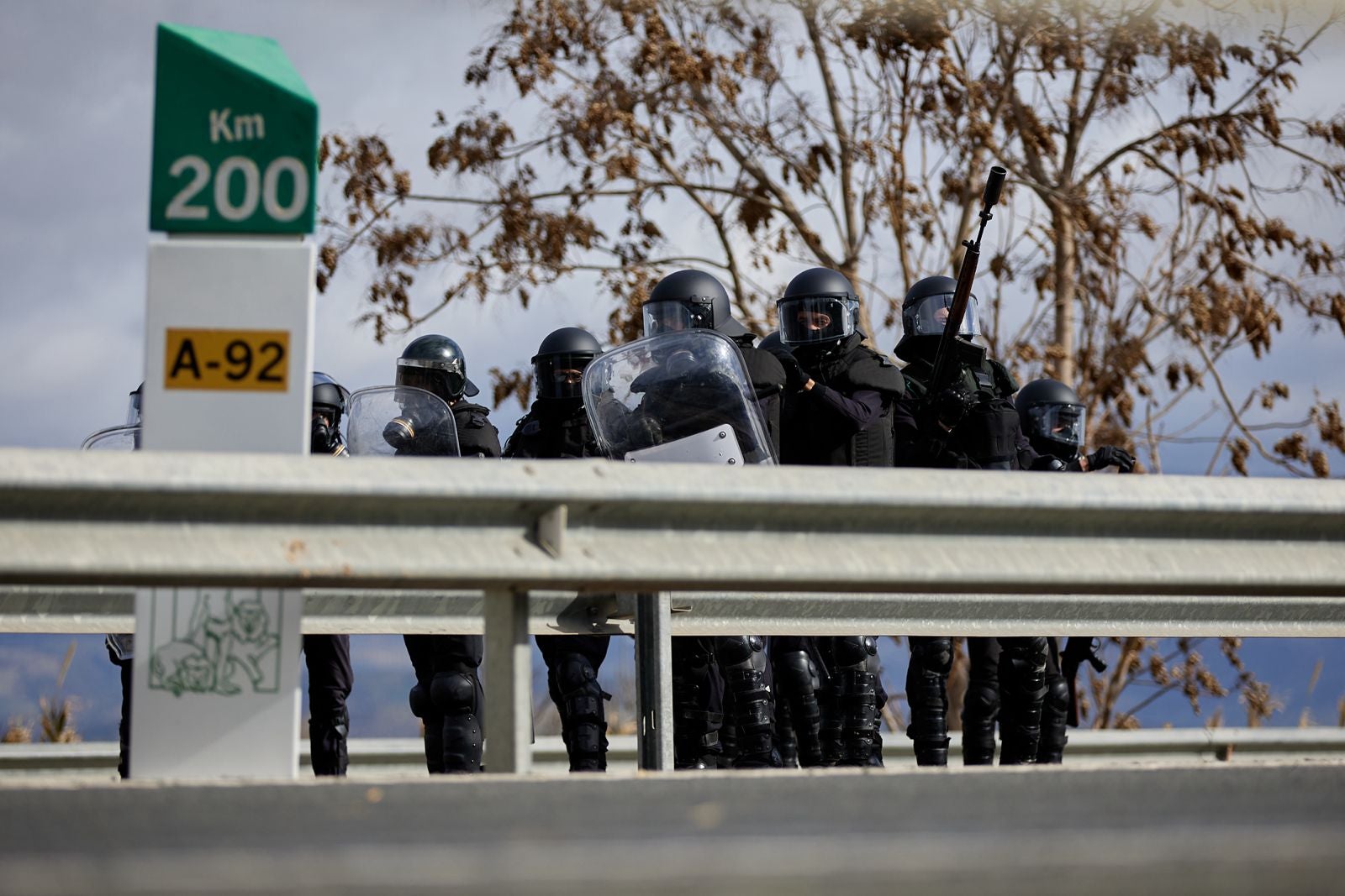 Las protestas de los agricultores de la A-92 en Huétor Tájar, en imágenes