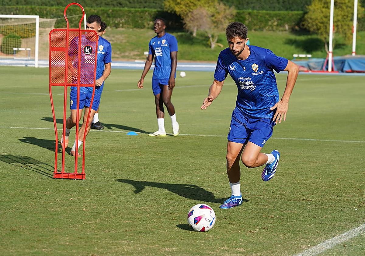 Édgar es la duda de si jugará como central o como pivote.