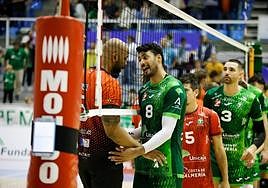 Moisés Cézar y Jorge Fernández se saludan en Almería; hoy la batalla se traslada a El Batán.