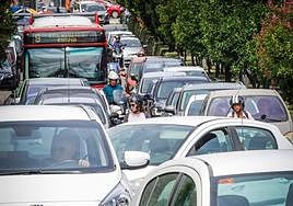 Un atasco en el Camino de Ronda.