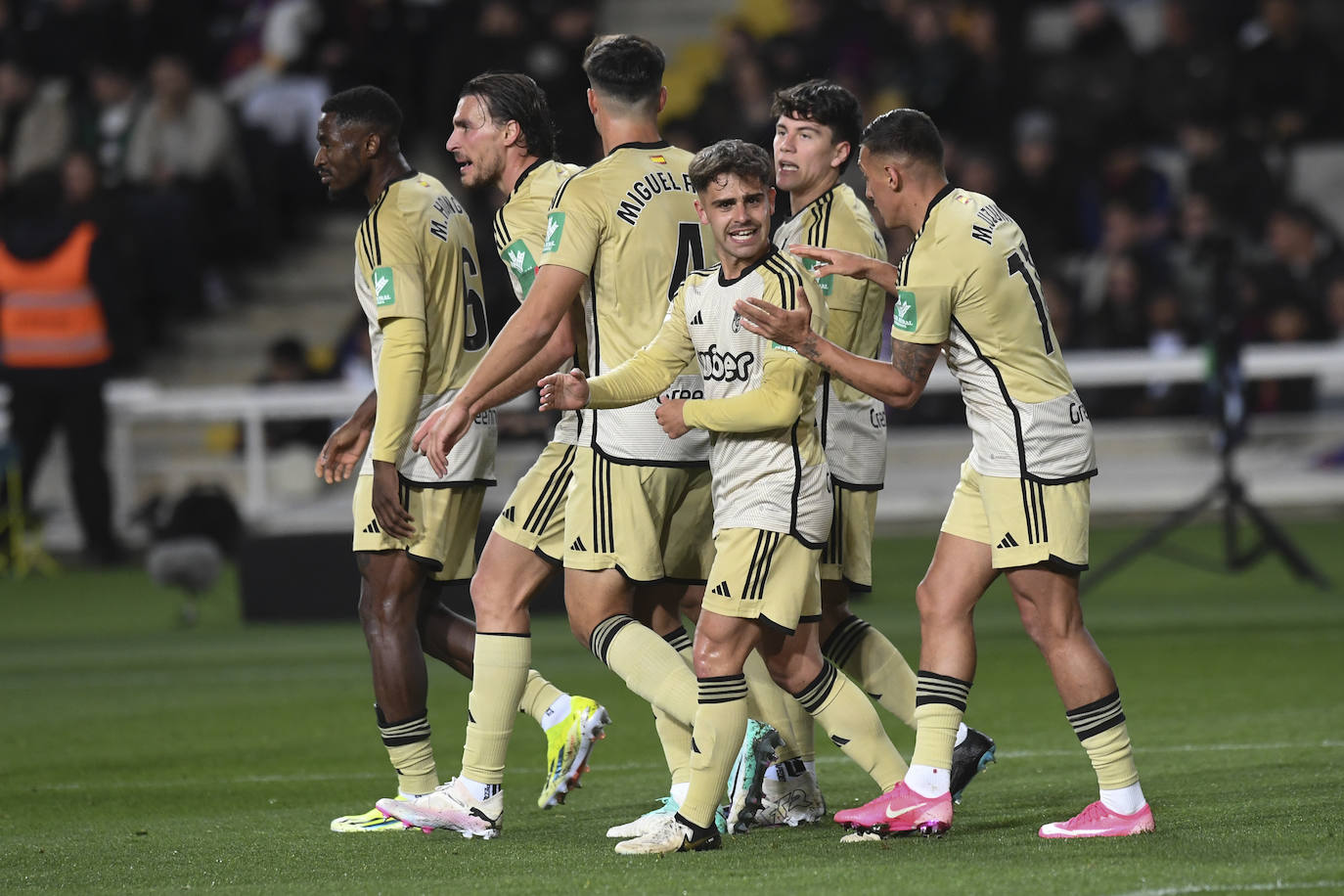 Las imágenes del partidazo del Granada en Barcelona