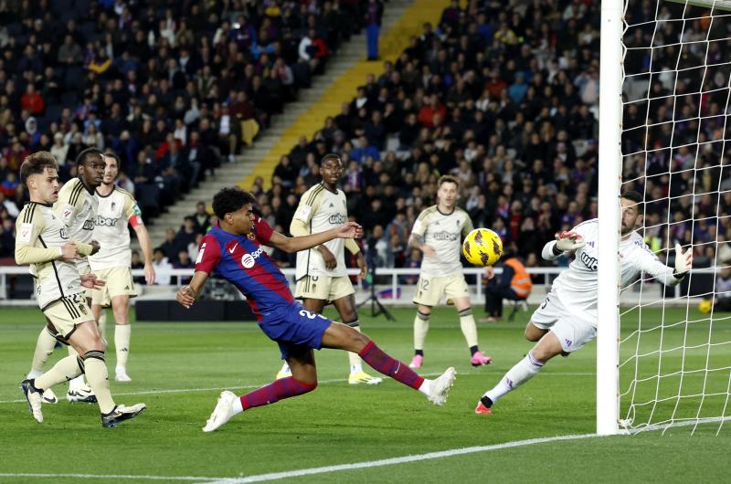 Las imágenes del partidazo del Granada en Barcelona