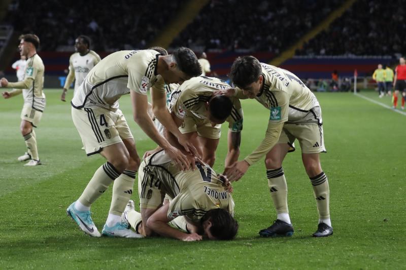 Las imágenes del partidazo del Granada en Barcelona