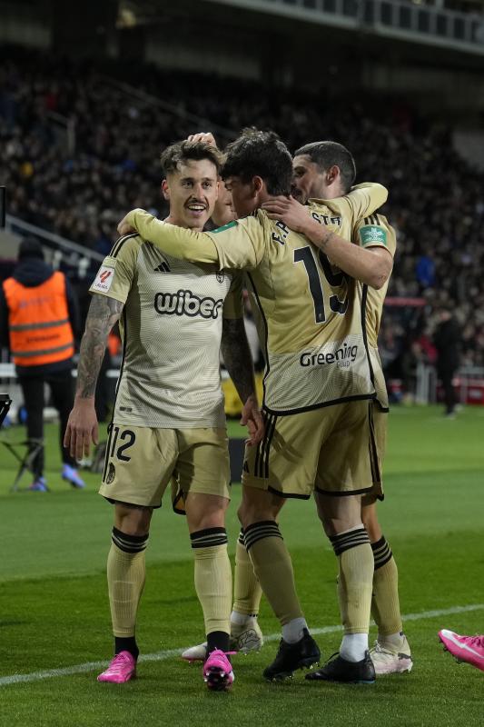 Las imágenes del partidazo del Granada en Barcelona