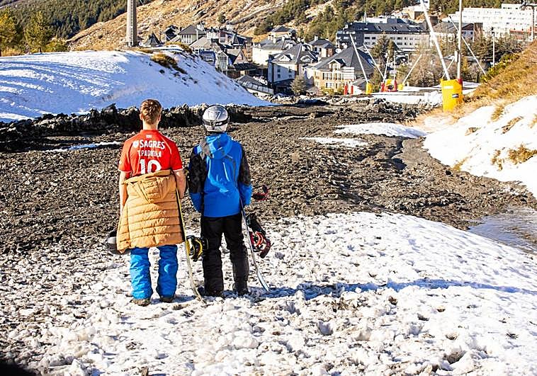 El barro llena las pistas de Sierra Nevada.