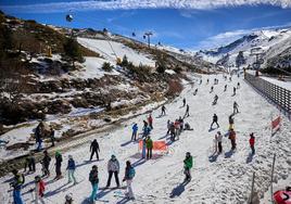 Los esquiadores disfrutaron de una gran jornada en Sierra Nevada.