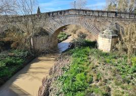 El puente antiguo del barrio de Puente Tablas, este martes.