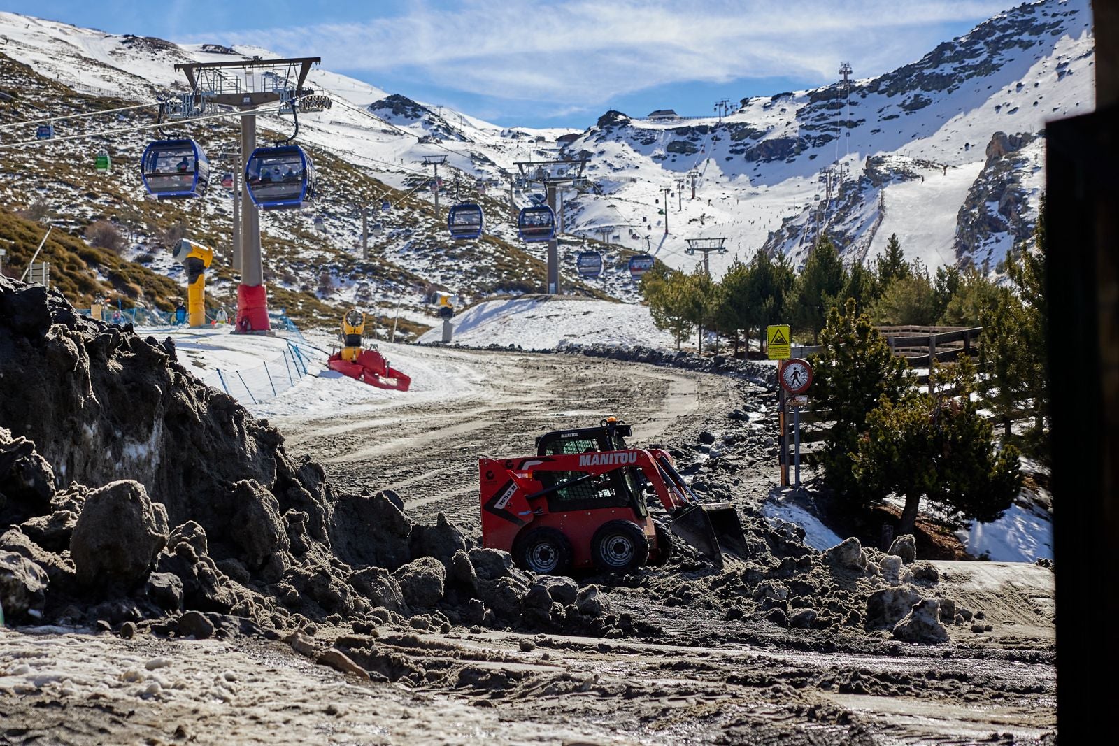 Las imágenes del día después del barro en Sierra Nevada