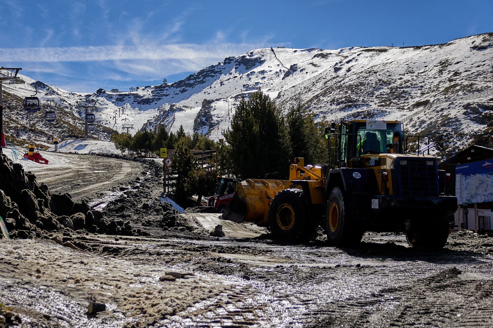 Las imágenes del día después del barro en Sierra Nevada