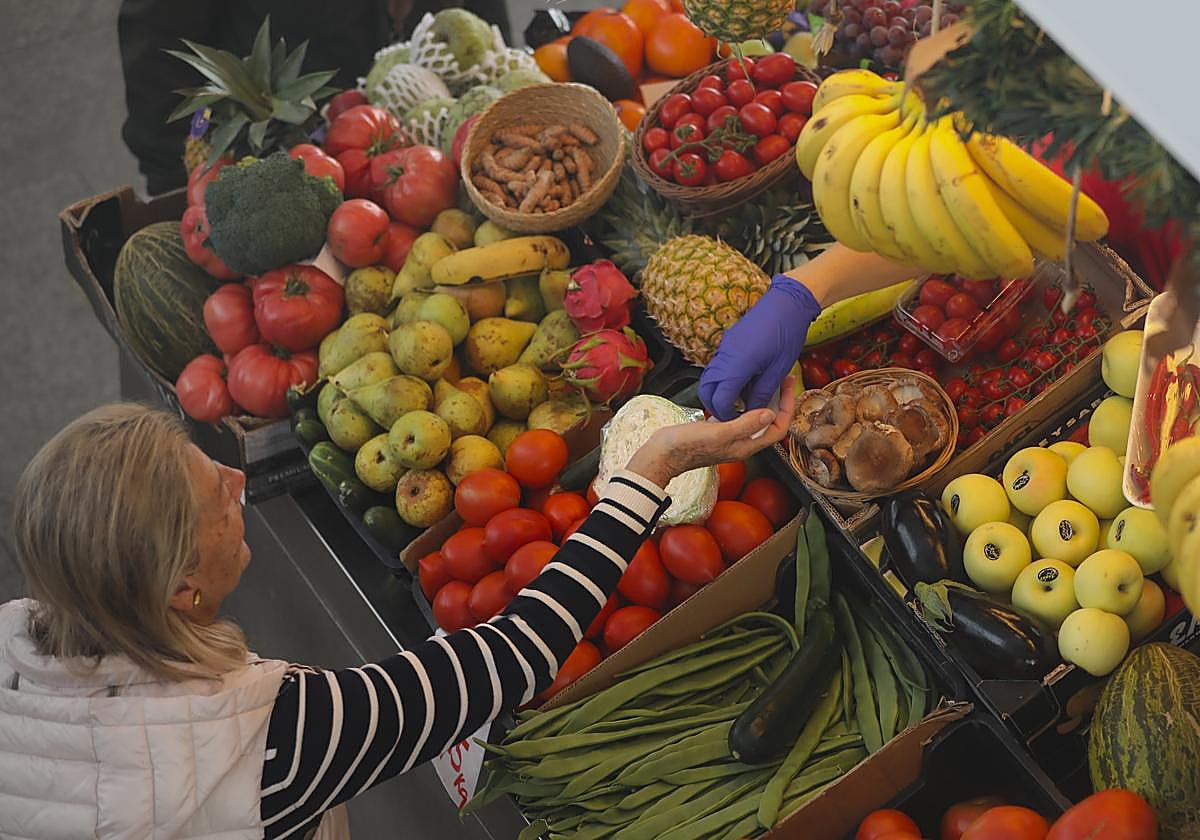 Un futero advierte en TikTok de la importancia de comparar productos y elegir los locales siempre que se pueda