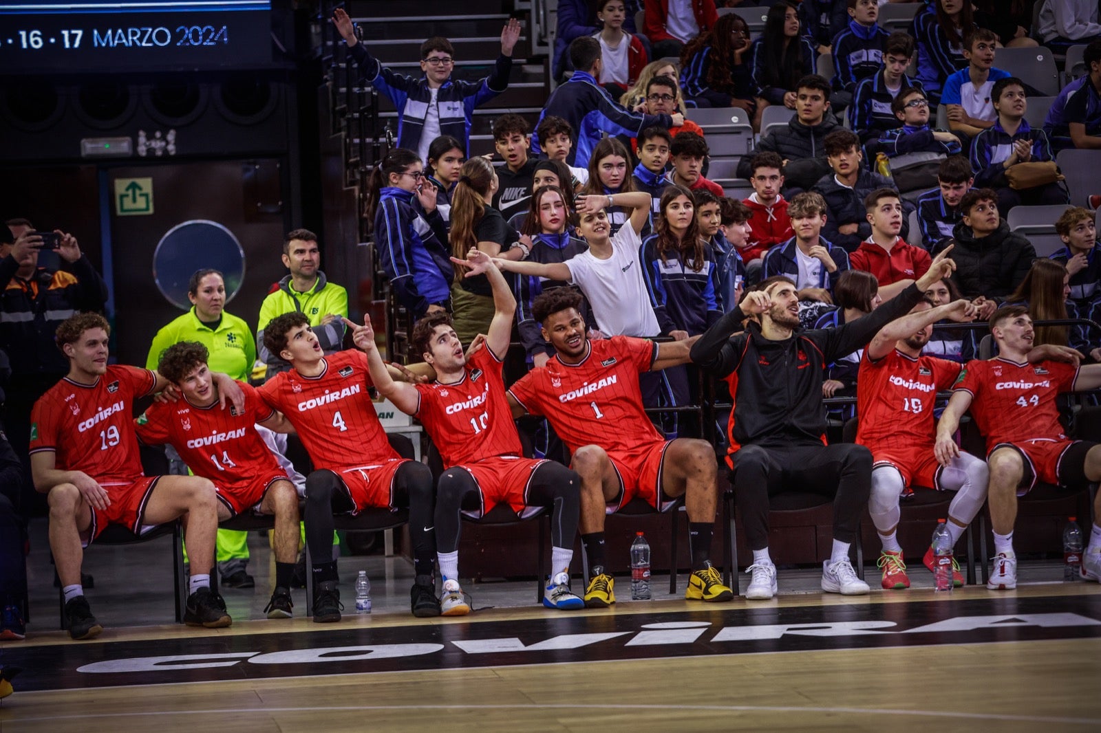 Las imágenes de los niños en el Fénix Game del Palacio de los Deportes