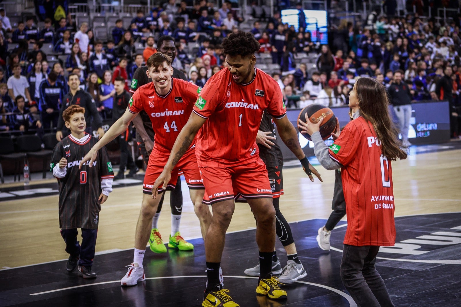 Las imágenes de los niños en el Fénix Game del Palacio de los Deportes