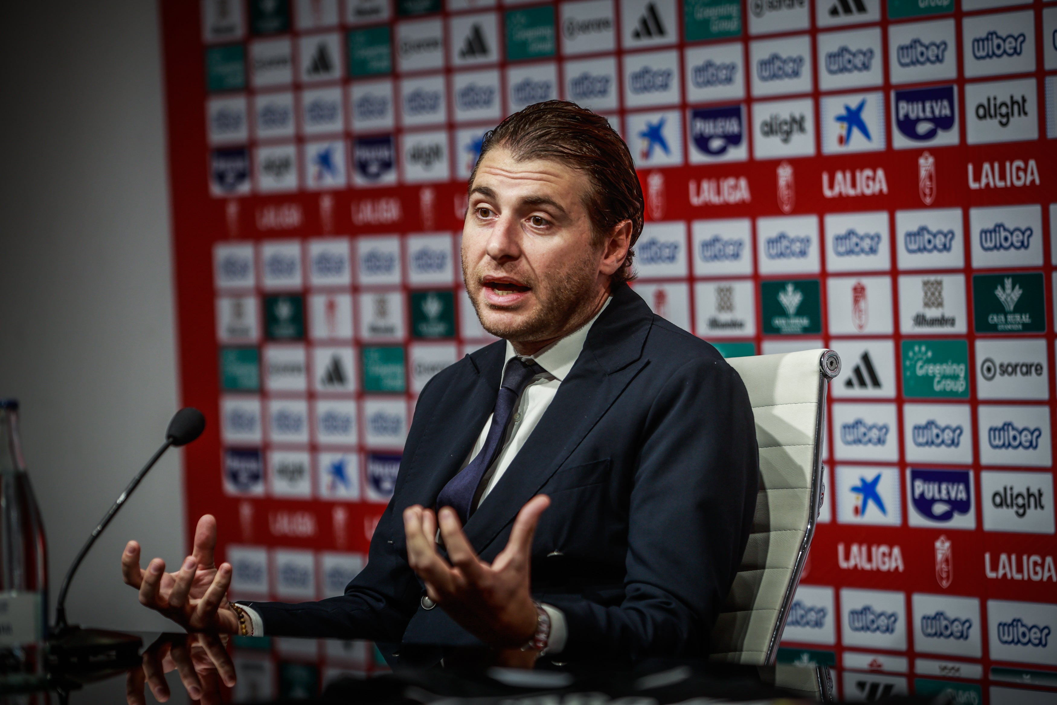 Las imágenes de la presentación de Pellistri y Marc Martínez