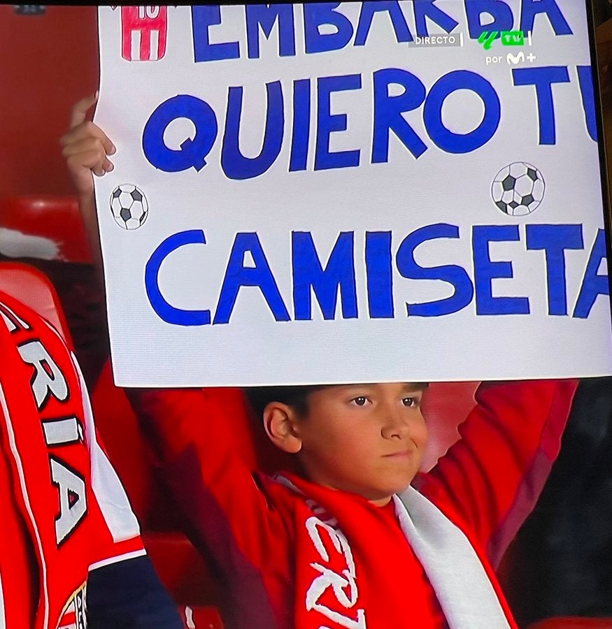 Imagen capturada del encuentro con el joven aficionado.