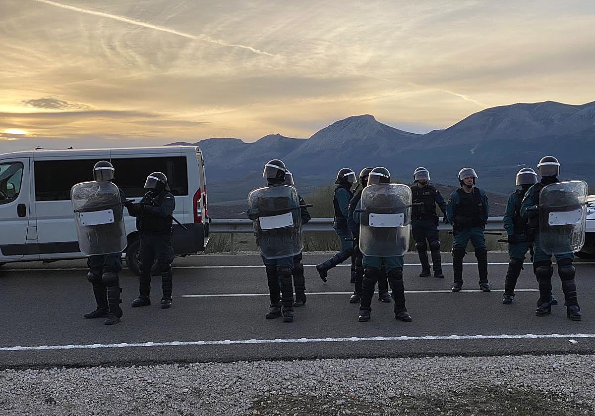 Antidisturbios en la Venta de la Nava este miércoles a primera hora.