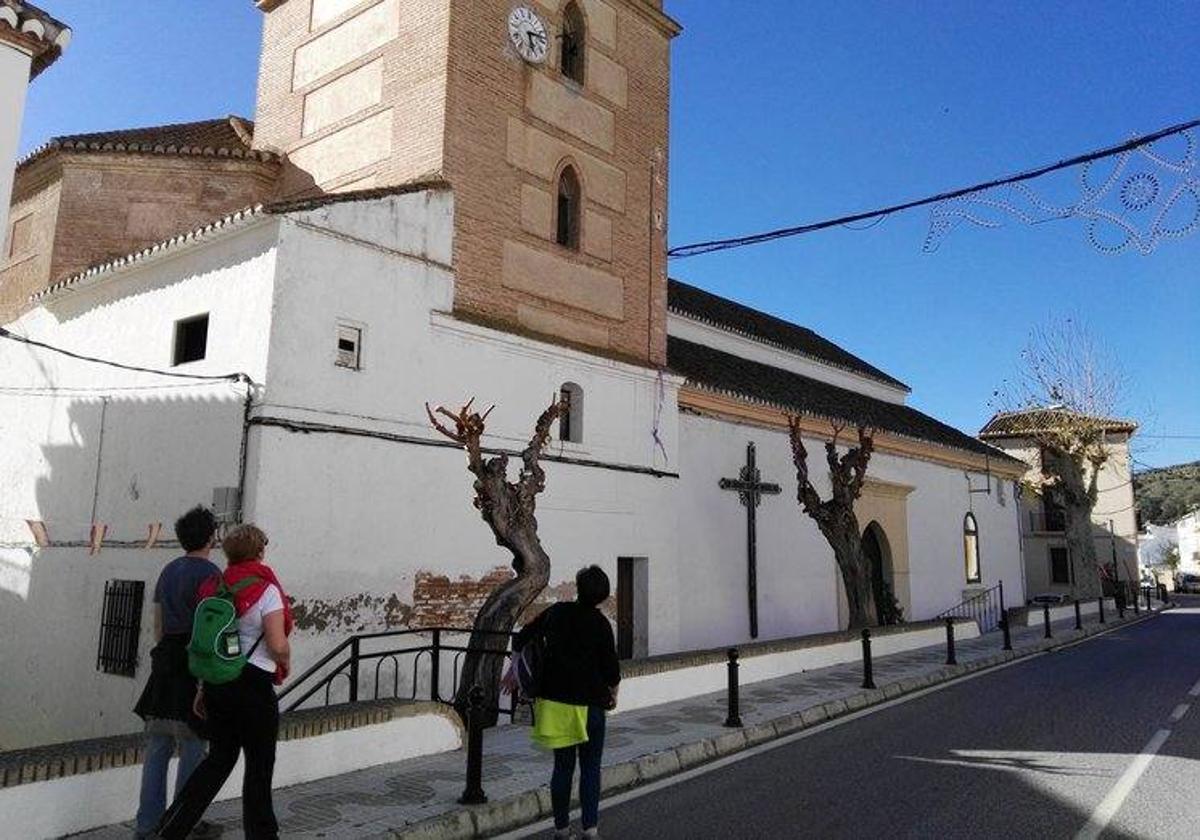 Vista de la Iglesia de Béznar.