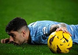 Unai Núñez, hundido tras la derrota del Celta con el Barcelona.