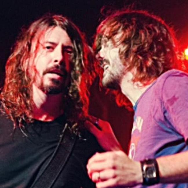 Dave Grohl y Jay Apperley, en un concierto de Foo Fighters.