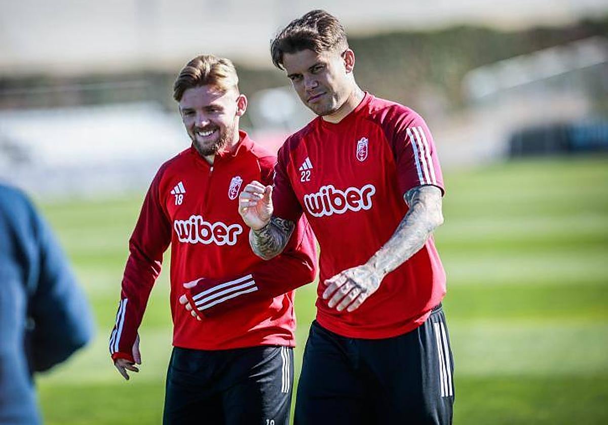 Kamil Józwiak y Kamil Piatkowski, antes del último entrenamiento del equipo.